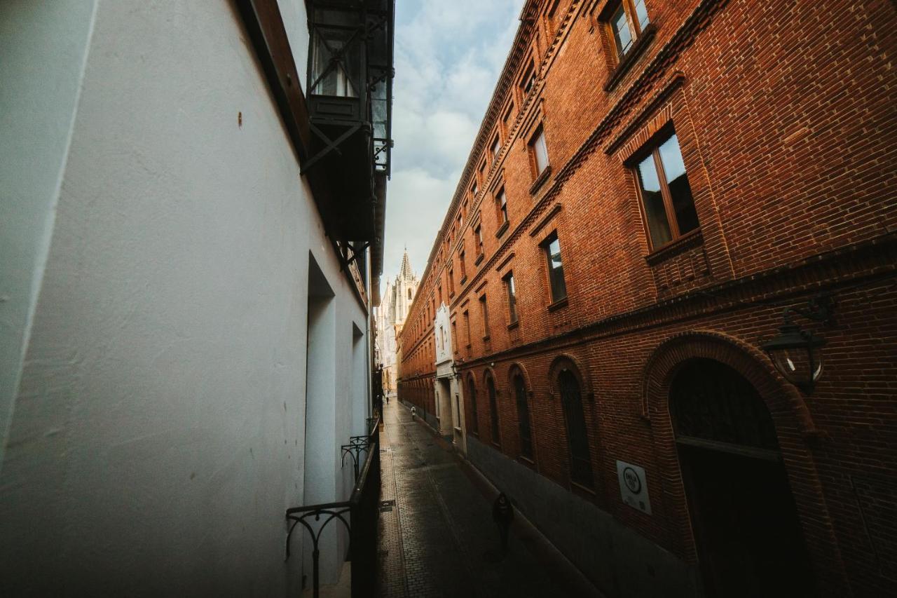 Suites Berrueta , Plaza Mayor By Albany León Exterior foto